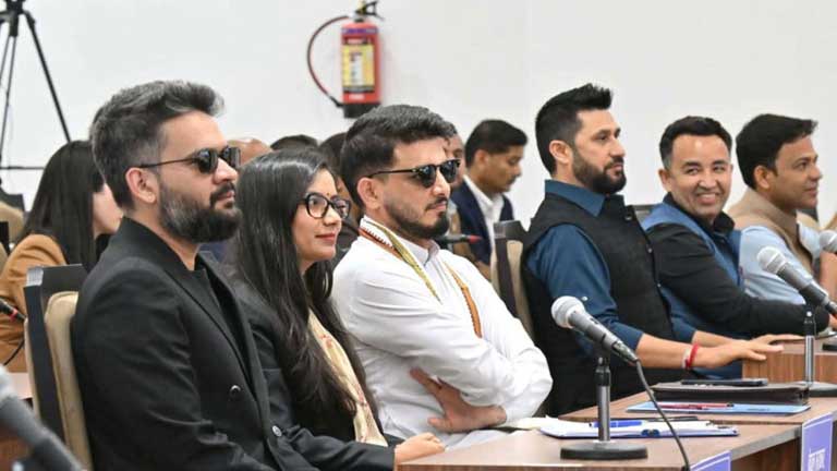 नेपाल संसद के भीतर स्पीकर डोल प्रसाद अर्याल द्वारा सांसदों के काले चश्मे और ड्रेस कोड पर नए प्रतिबंध के निर्देश की फाइल फोटो