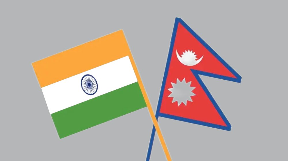 लखनऊ में नेपाल-भारत सीमा प्रबंधन और सुरक्षा को लेकर आयोजित भारत-नेपाल सर्वे अधिकारी समिति की बैठक में चर्चा करते अधिकारी।