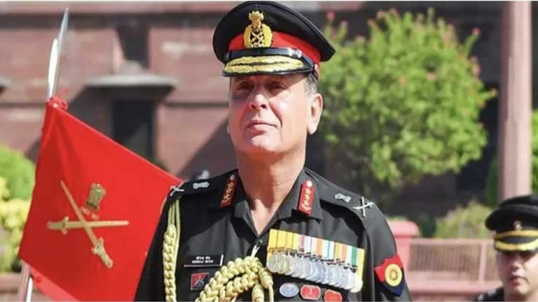 नेपाल दौरे पर भारतीय थलसेना प्रमुख जनरल धीरज सेठ और नेपाली सेना प्रमुख के बीच सैन्य संबंधों और मानार्थ महारथी सम्मान को लेकर बैठक की तस्वीर