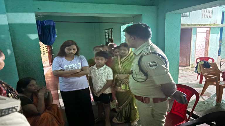 भागलपुर में बबरगंज हत्याकांड के बाद आरोपियों की धरपकड़ के लिए पुलिस की ताबड़तोड़ छापेमारी और सुरक्षा बल।